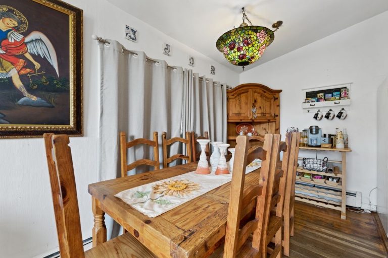 NetPro Agency llc Dining room interior real estate photo by NetPro Agency